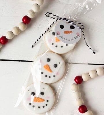 Mini Retreat: DIY Royal Icing Christmas Cookies